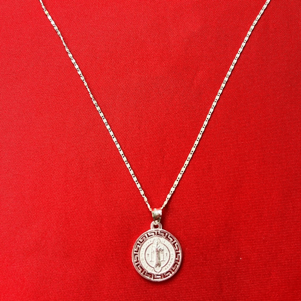 925 Sterling Silver St Benedict Catholic Medal and chain necklace - Picture 3 of 15